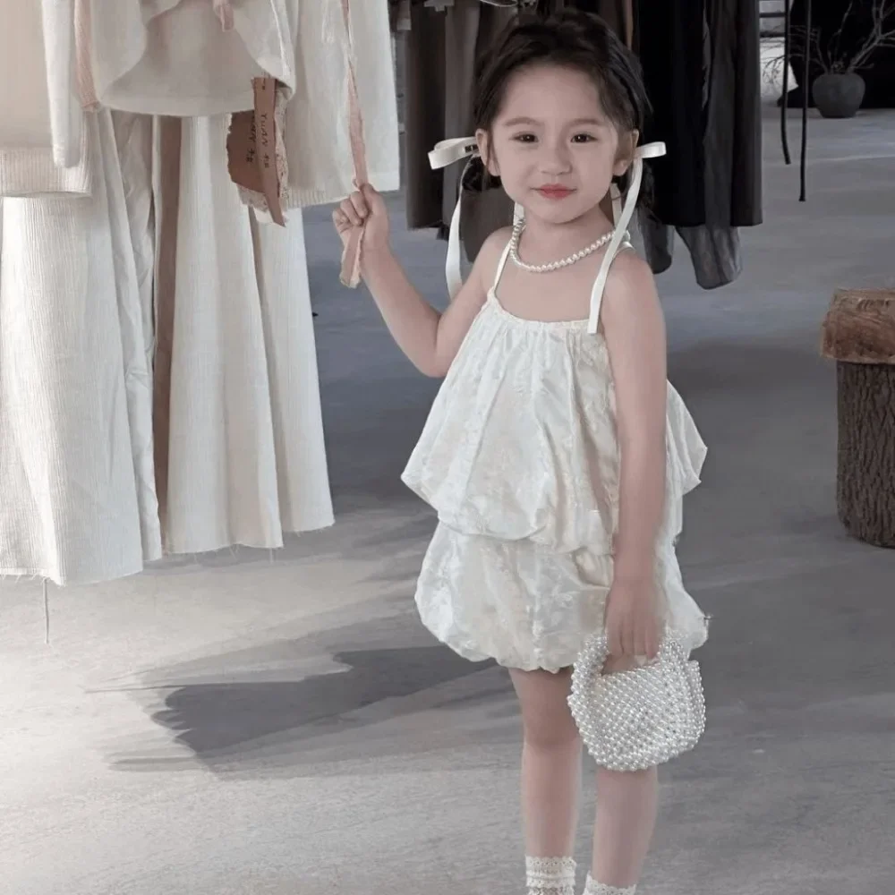 

Summer New Solid Color Casual Vacation Style Embroidered Camisole and Flower Bud Pants Two-piece Set for Girls Korean Version