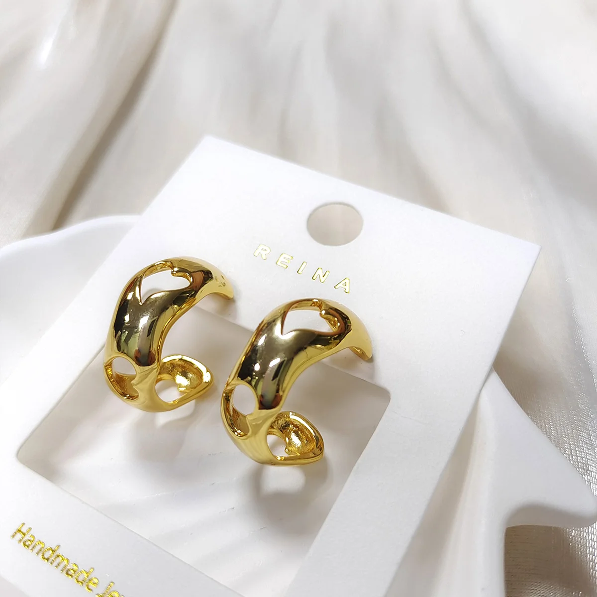 

Vintage Dubai fashion 24k gold-plated women's earrings steel titanium party gifts hollowed-out banquet jewelry earrings