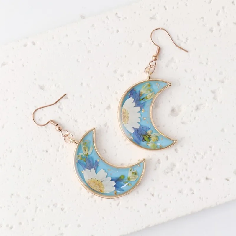Cute Moon Earring Handmake Epoxy Resin Natural Flower Earrings Unique Moon Series Dried Flower Earrings Custom Jewelry Wholesale view 4