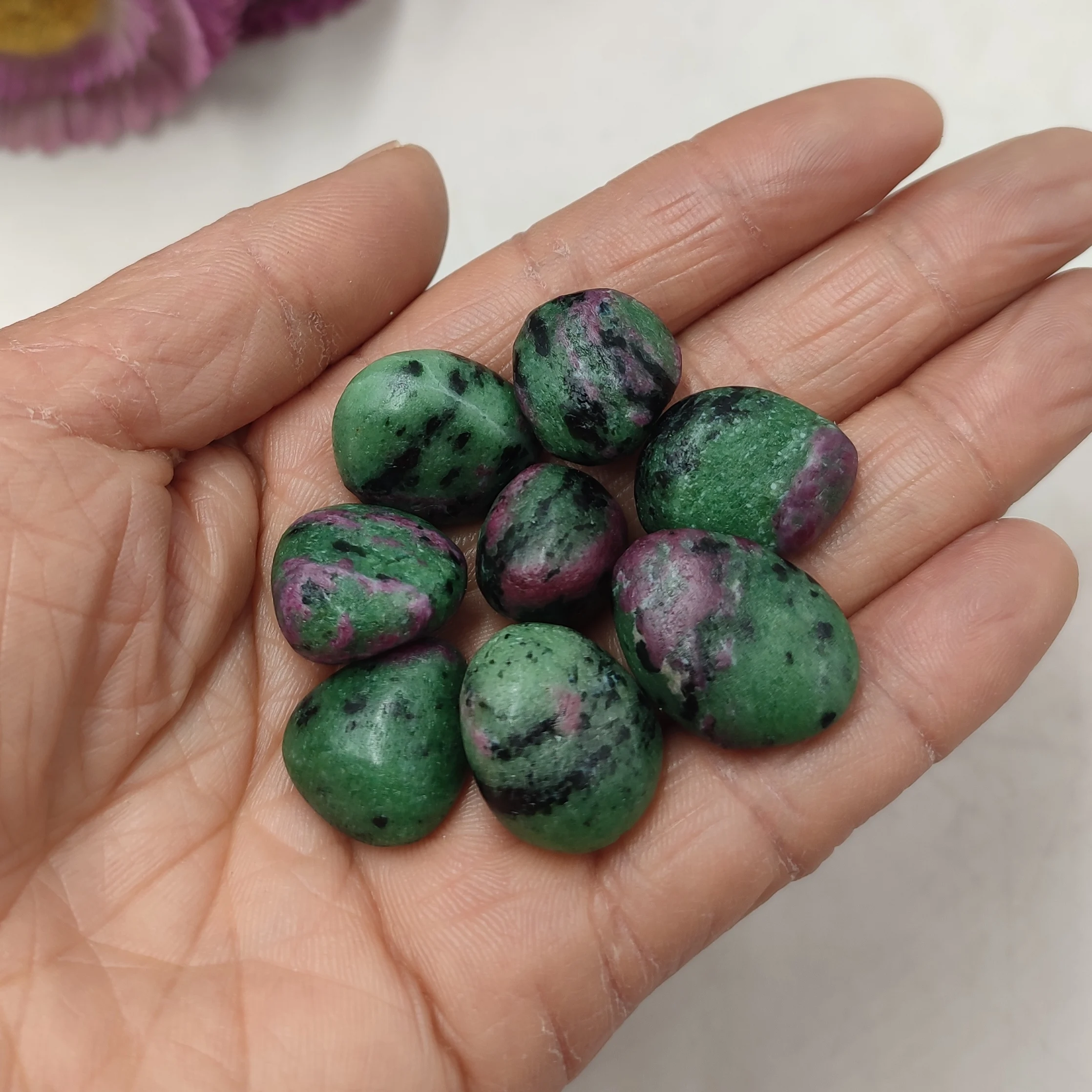 1pc Natural Red Green Ruby Zoisite Tumbled Stones Quartz Crystal Healing Gemstone Polished Mineral Specimen Home Room Decoration