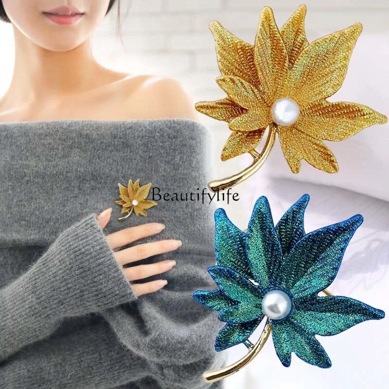 

Autumn Maple Leaf High-End Brooch Female Niche Creative Pearl Ginkgo Leaf Accessories