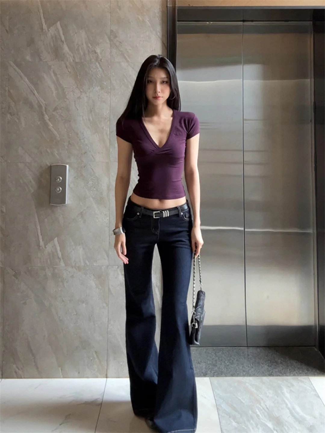 

Сексуальная женская футболка с коротким рукавом и V-образным вырезом, приталенная, летняя, в стиле Pure Desire, повседневная, модная, до плеч