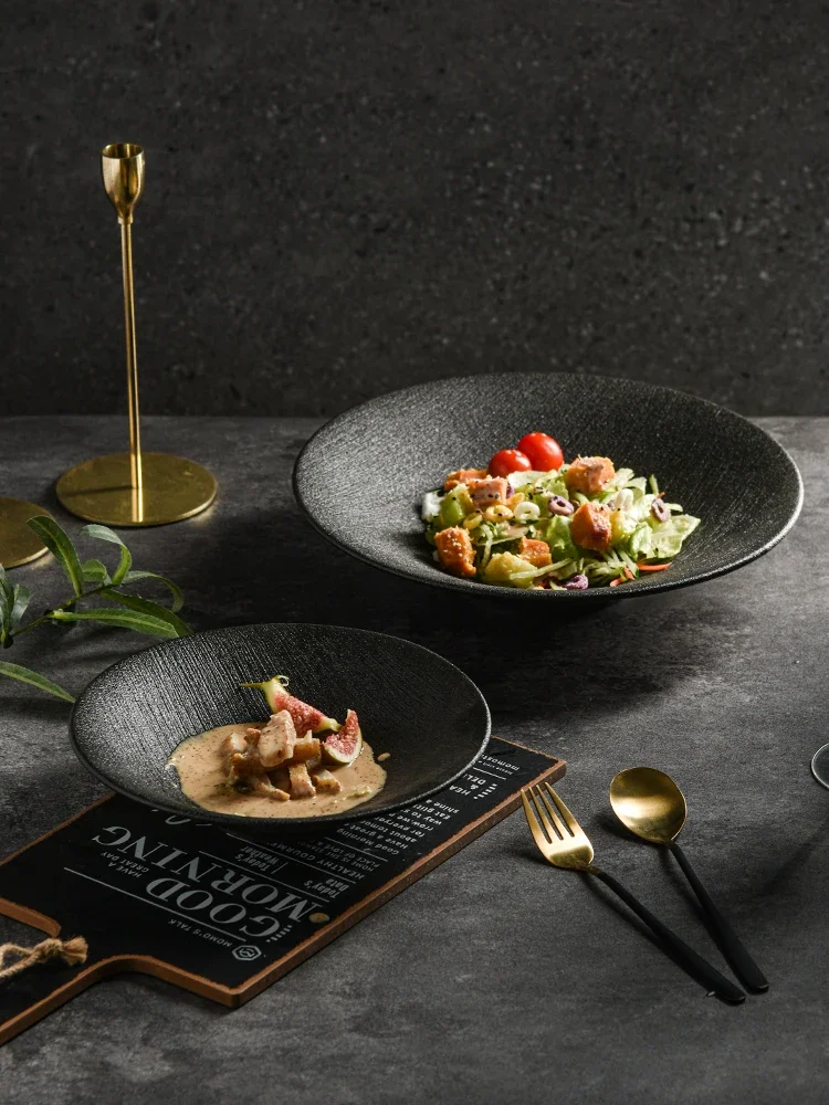 grande-assiette-a-pates-en-ceramique-noire-plat-a-salade-de-style-europeen-forme-ronde-finition-retro-vaisselle-pour-adultes-ustensiles-d'hotel-motif-raye