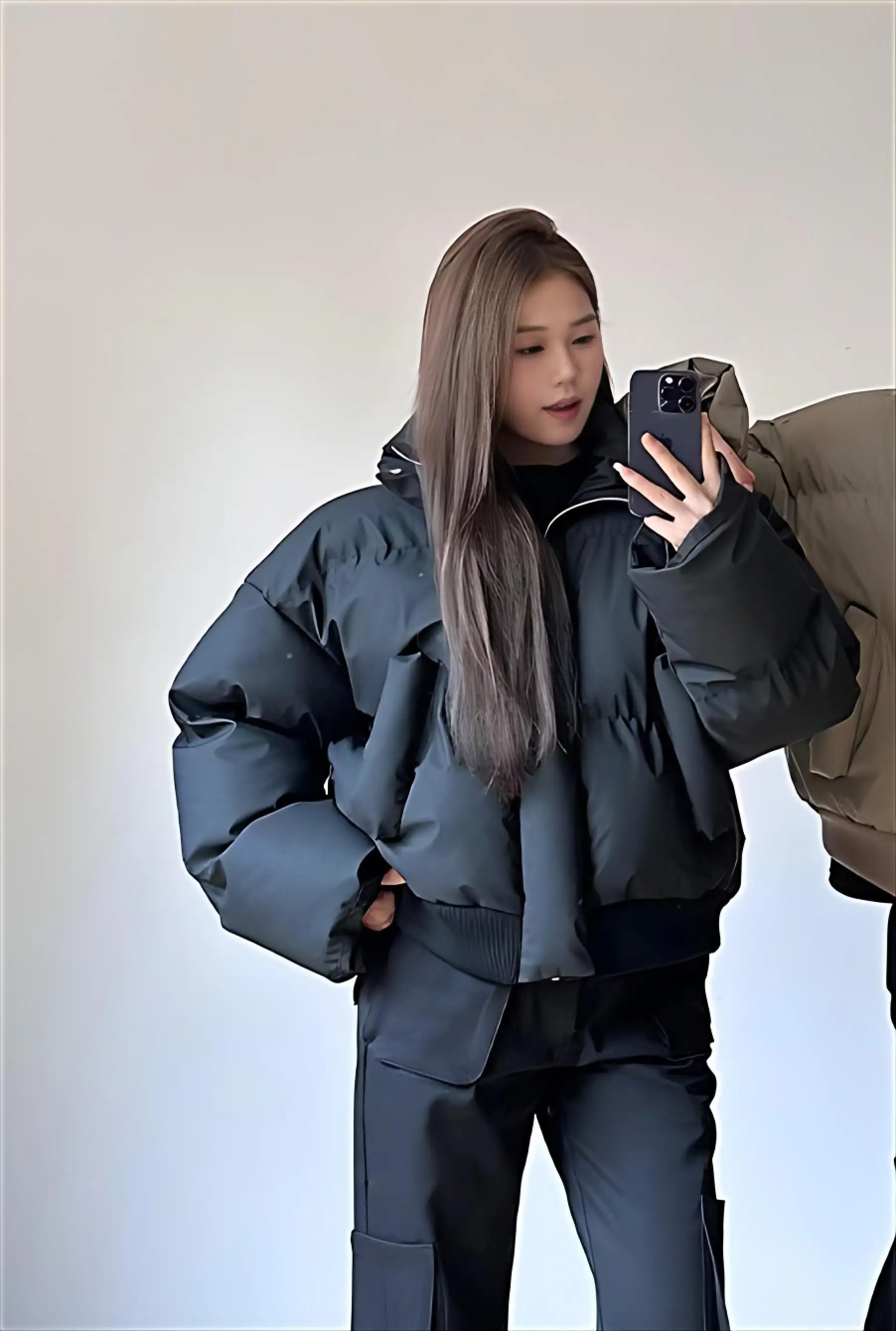 

Красные женские пуховики: детализированные, точные, конкретные, уникальные, неповторимые, яркие, очевидные, красивые