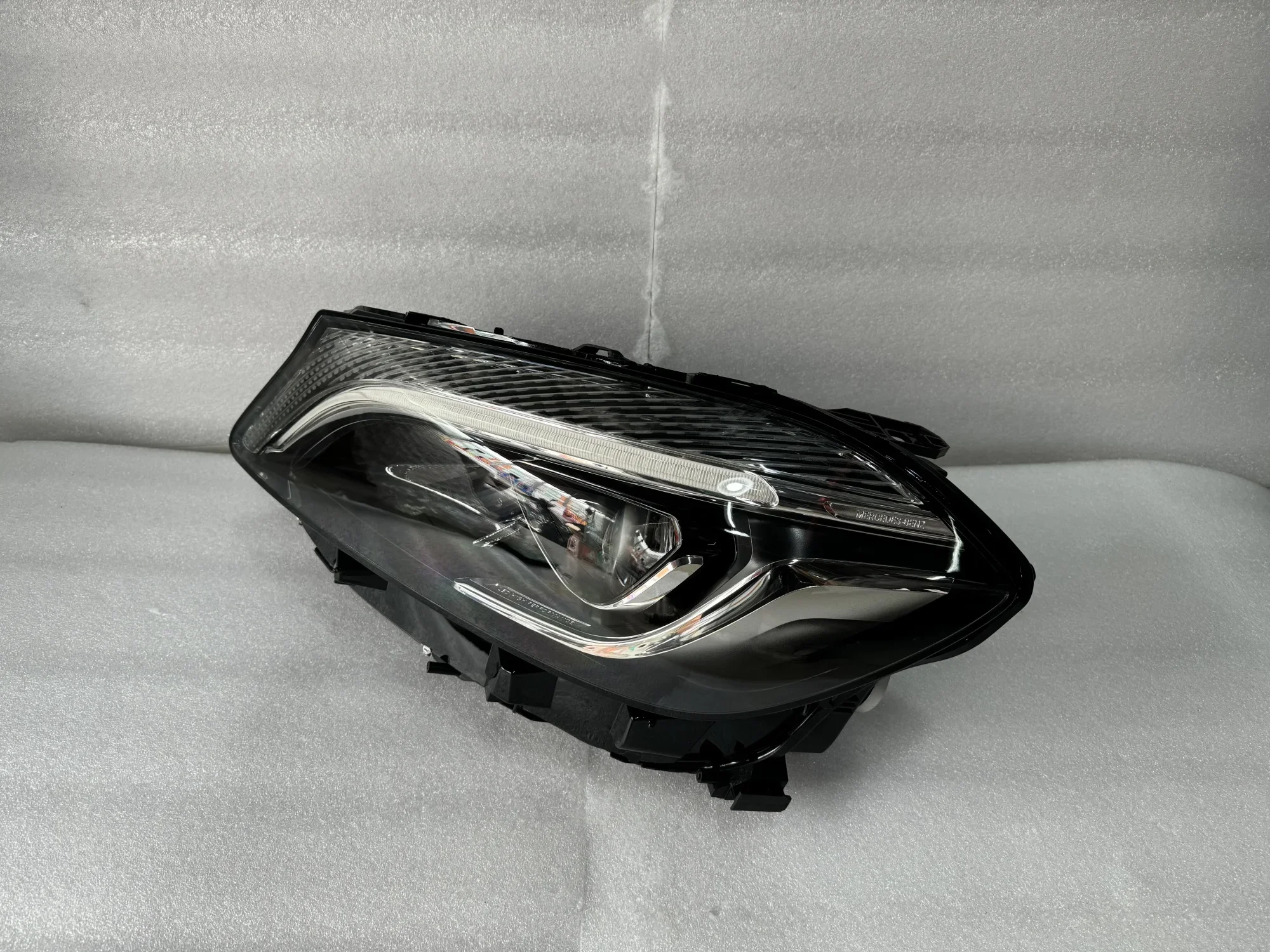 

For 2016-2018 Mercedes-Benz Class A LED headlights
