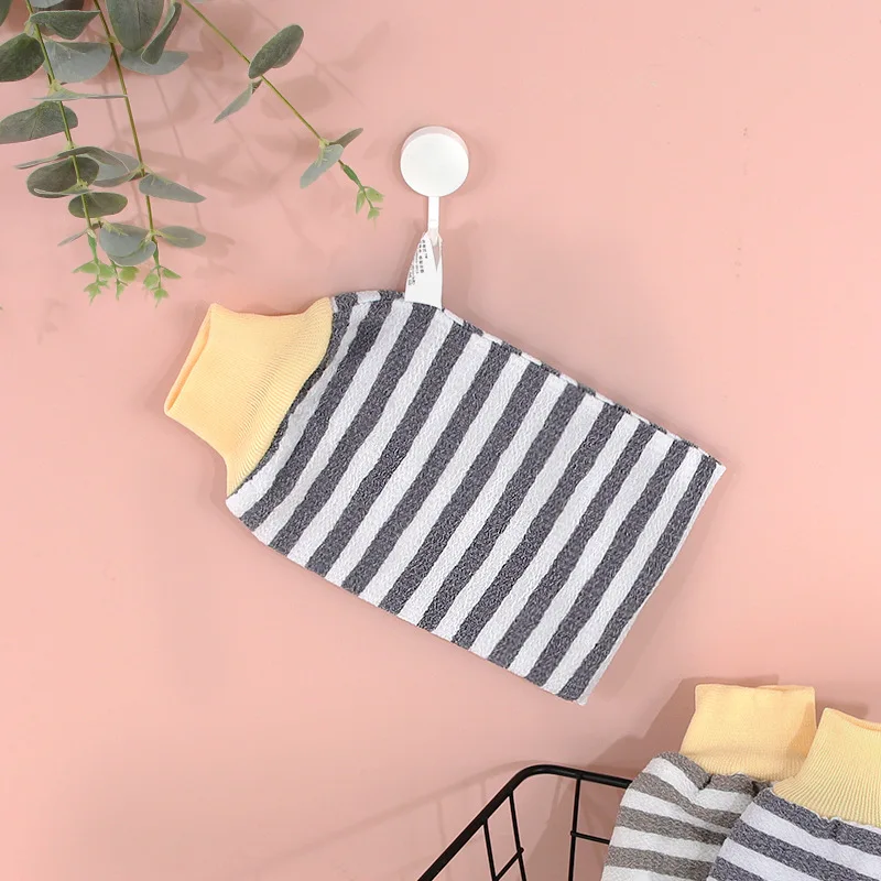 大人の女性向けの強力な汚れ除去バスグローブ – 刺激なく古い角質を除去する家庭用角質除去バスツール