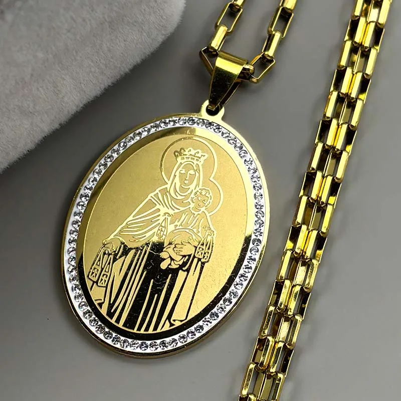 Collar con colgante de la Virgen María bebé Jesús para mujeres y hombres, diamantes de imitación de acero inoxidable, Color dorado, cadena católica de Guadalupe, joyería