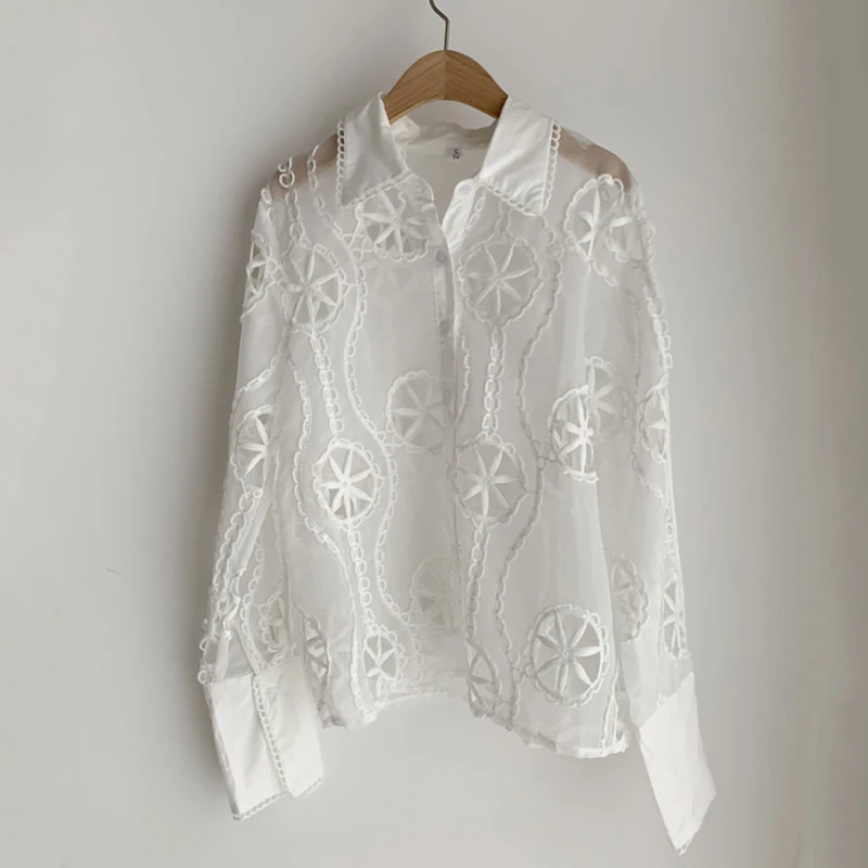 New Fashion Autumn Long Sleeve White Women Blouse Sexy Hollow Out Floral Embroidery Female Shirt Vintage Loose Casual Tops 13369