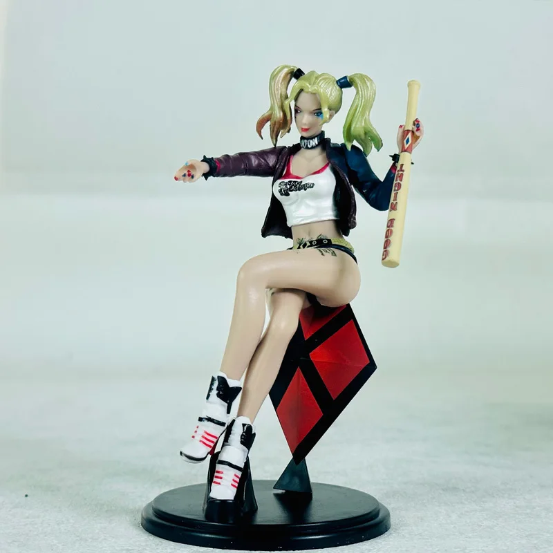 Figura de Acción de PVC de 11 cm del Personaje de Anime Harley Quinn en Posición Sentada, Adorno de Escritorio, Modelo de Juguete Coleccionable, Regalos Divertidos