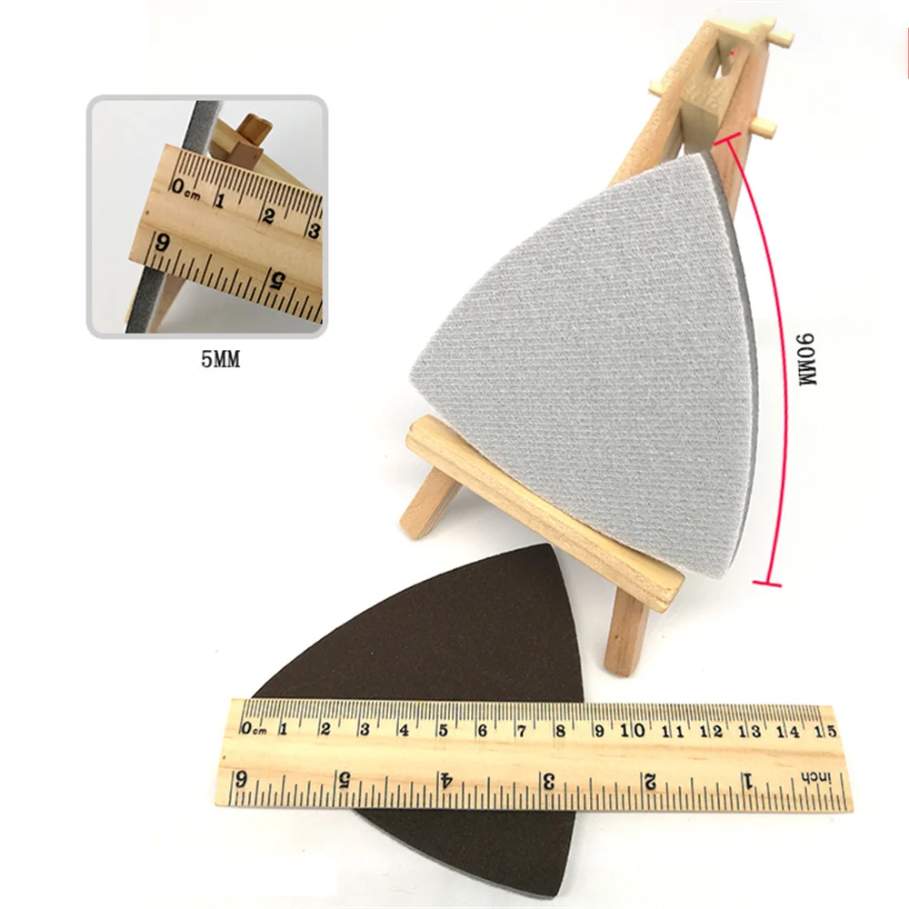 90*90*90มม.ฟองน้ำขัดสีแดงแผ่นสามเหลี่ยมกระดาษทราย Hook & Loop 300-2000 Grit Abrasive แผ่นขัดสำหรับไม้โลหะขัด