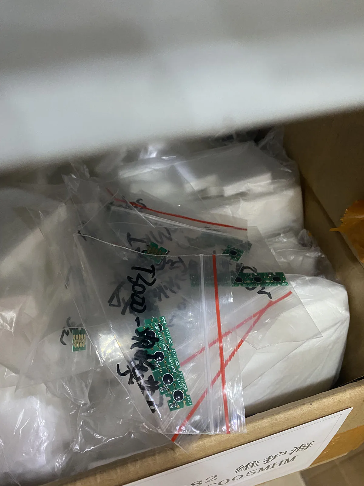 

T6941-T6945 Cartridge Chip For Epson SureColor T3000 T5000 T7000 T3070 T5070 T7070 T3200 T5200 T7200 T3270 T5270 T7270 Printer