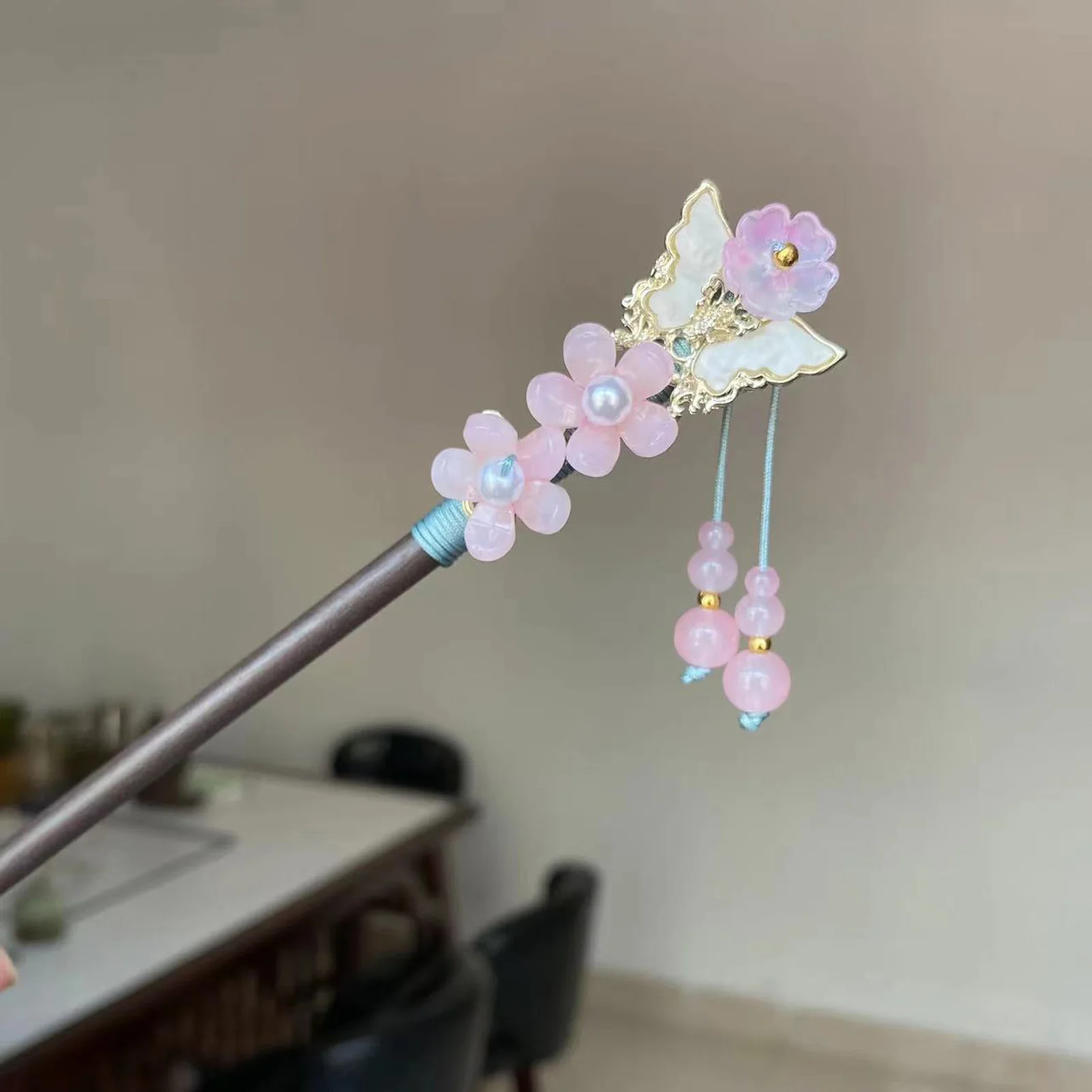 Bastões de cabelo de madeira estilo chinês vintage, garfos, desenhos de flores rosa, pingente de contas, grampos laterais, joias de coque de cabelo feminino