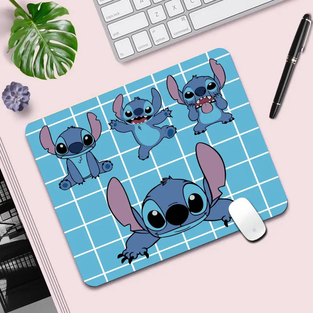 لوحة ماوس ألعاب لطيفة بغرزة زوجين أنيمي ، لوحة ماوس صغيرة XS لألعاب الكمبيوتر ، ديكور سطح المكتب ، حصيرة ماوس مكتب ، سطح مكتب ، سجادة