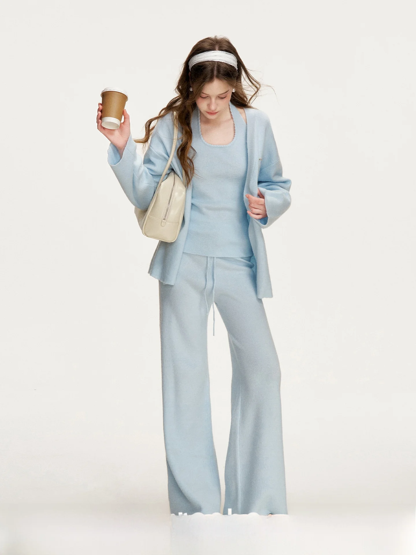 

Комплект из трех предметов Kroche 26ss: вязаный кардиган с V-образным вырезом, брюки с широкими штанинами и жилет для женщин – модный и удобный.