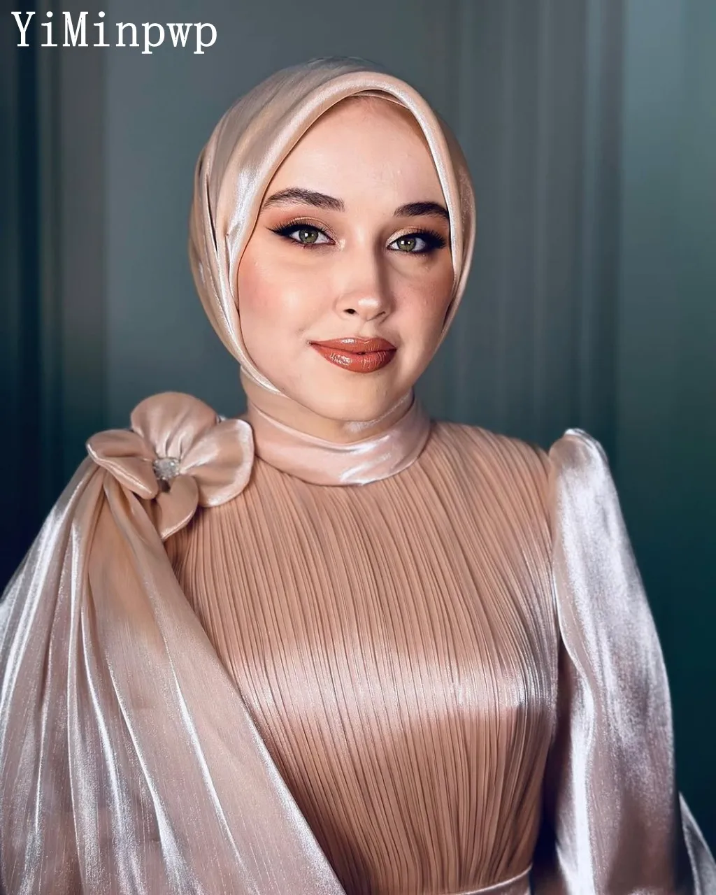 2025 Hijab 여성을위한 웨딩 드레스 신부 높은 칼라 긴 소매 라인 Pleats 3D 꽃 이슬람 신부 약혼 가운 맞춤