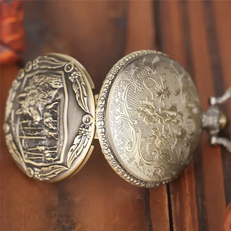 Antique Engraved Wolf Animal Design Full Hunter Quartz Analog Pocket Watch for Men Women Arabic Number Clock Necklace Chain