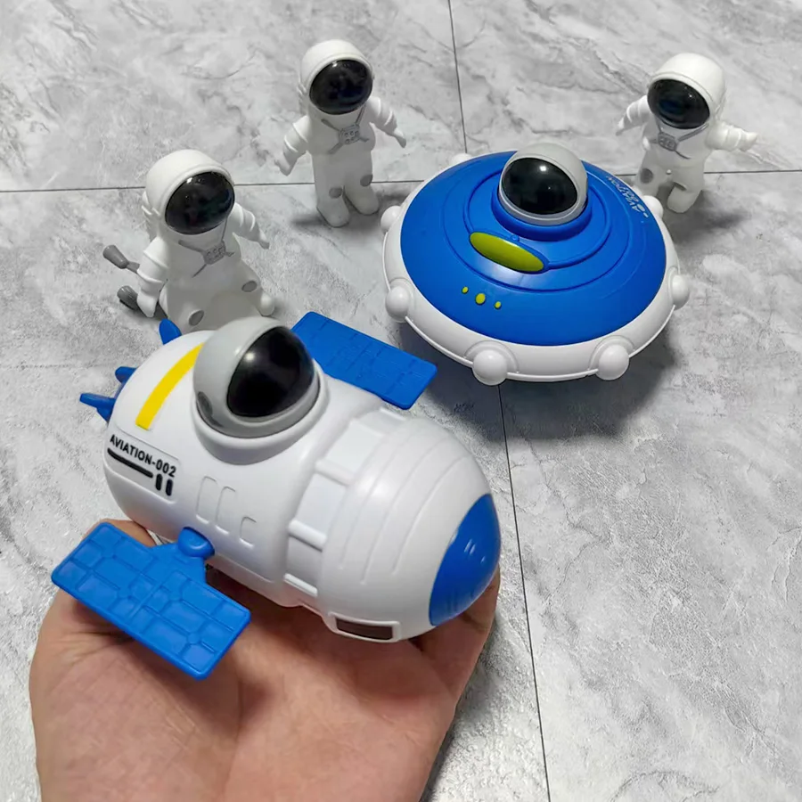 Kinder drücken Spielzeugautos, drücken UFOs, Raumstation + 3 Astronautenornamente, Geburtstagsgeschenke für Jungen