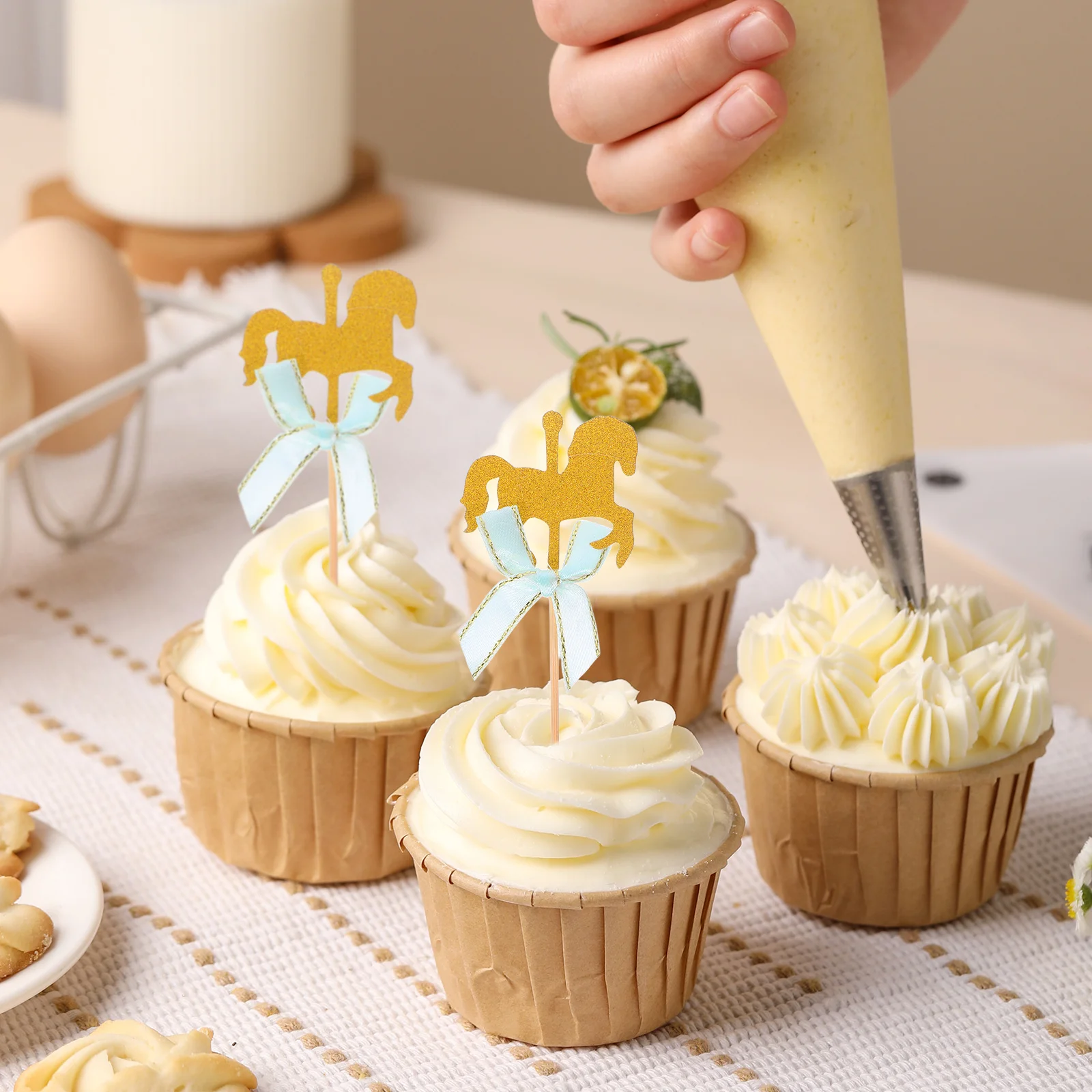 

20Pcs Dessert Toppers Unique Carousel Shape Cake Fruit Flags for Festival Garden Party Birthday Decoration Picks