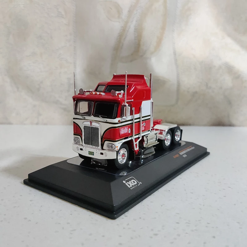 IXO ダイキャスト 1:64 ケンワース K100 エアロダイン 1976 トラック