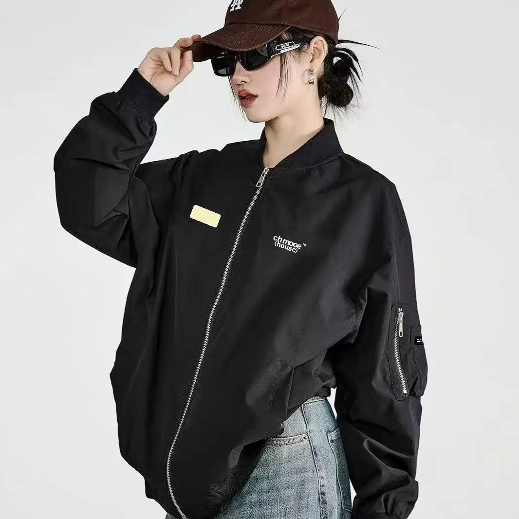 

Бейсбольные куртки с нашивками, черно-белые, женские, весенние, легкие, эластичные, светоотражающие, в стиле Highstreet, с множеством карманов, из канваса, в стиле Safari Chic