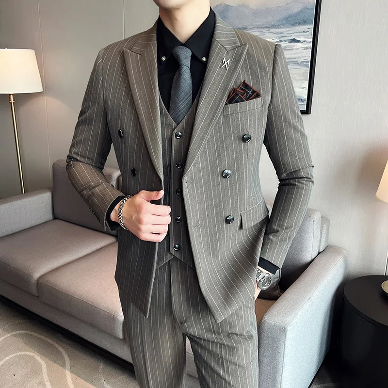 Europe and The United States New Men's Suit Three-piece Korean Version of Youth Business Casual Striped Slim Men's Suit.