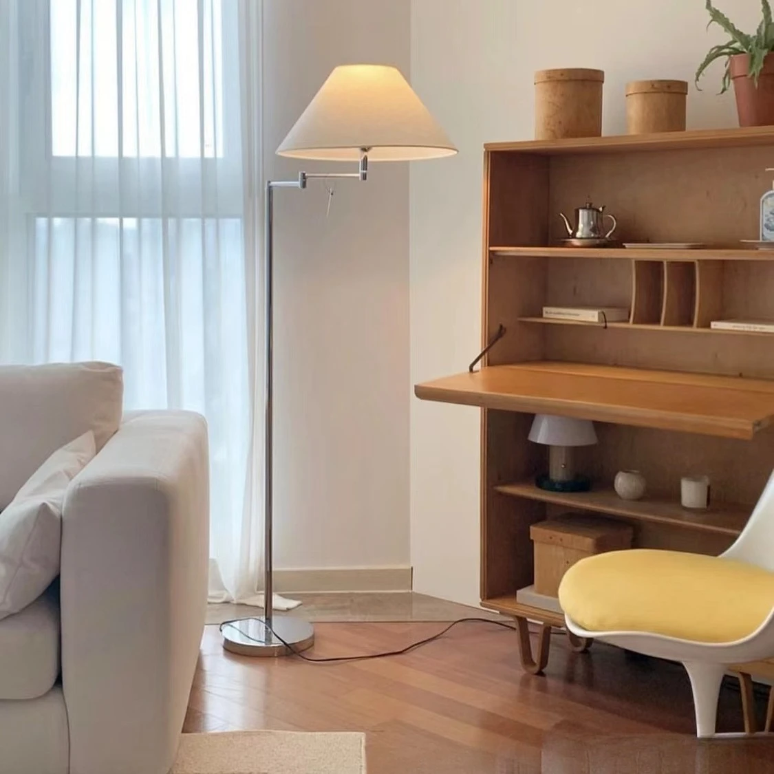 Floor lamp Modern simple rocker arm vertical fishing lamp Living room studio atmosphere lamp