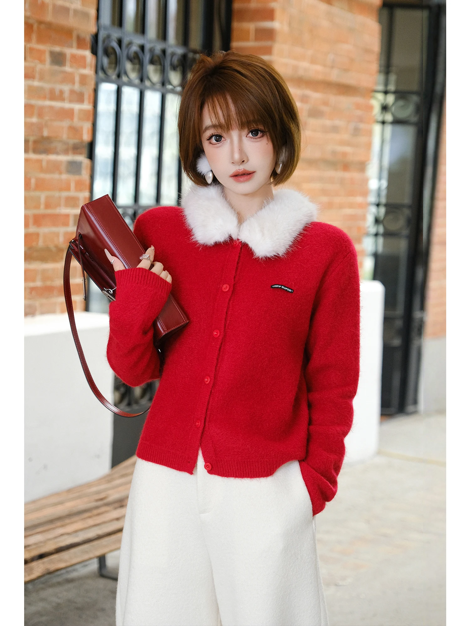 

Вязаный кардиган MIUCO Red Bear из меха с отстегивающимся воротником, теплый, для ношения как поддевка или верхняя одежда, для создания праздничного образа на Весенний фестиваль, женский.