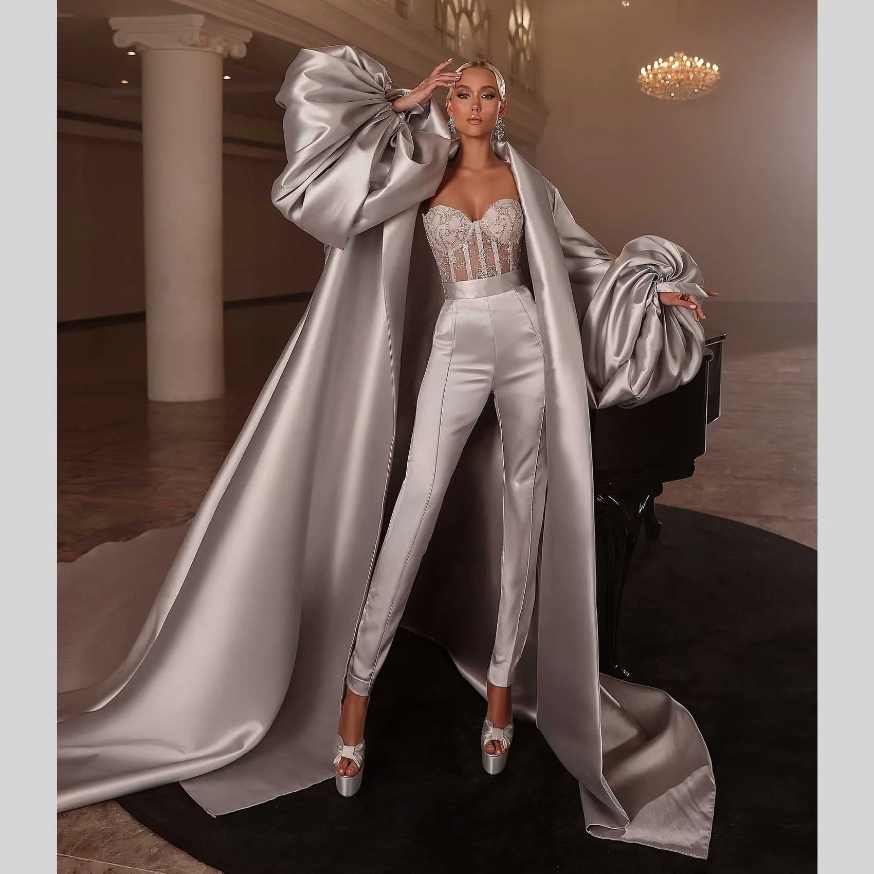 Luksusowa Jedwabna Satynowa Długa Peleryna Wieczorowa Płaszcz z Falbankami Bufiaste Rękawy Bal Studniówkowy Peleryna na Sukienkę Ślubną Sesja Zdjęciowa Peleryny Szyte na Miarę