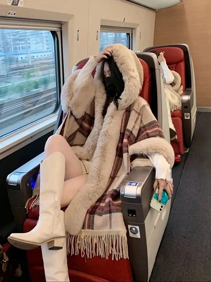 ファッショナブルな秋冬の格子縞フェイクファー襟付きフード付きマントコート厚く暖かい女性のショルダーショール韓国スタイルのコート