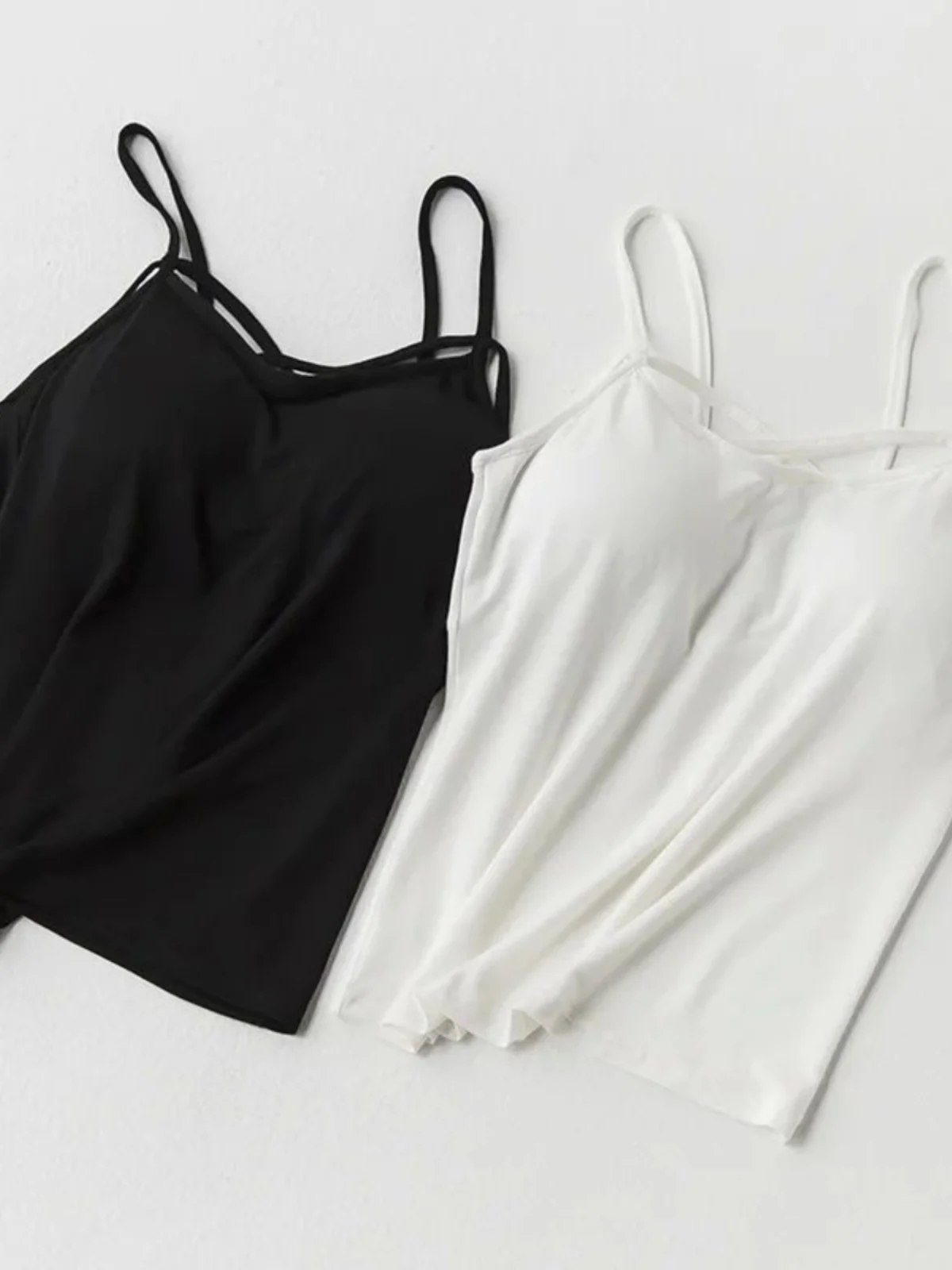 เสื้อกล้ามทรงเข้ารูปสำหรับผู้หญิง สีสันสดใส ดีไซน์ไขว้ด้านหน้า สไตล์ลำลอง แฟชั่นฤดูร้อน ความยาวปกติ ไม่มีแขน