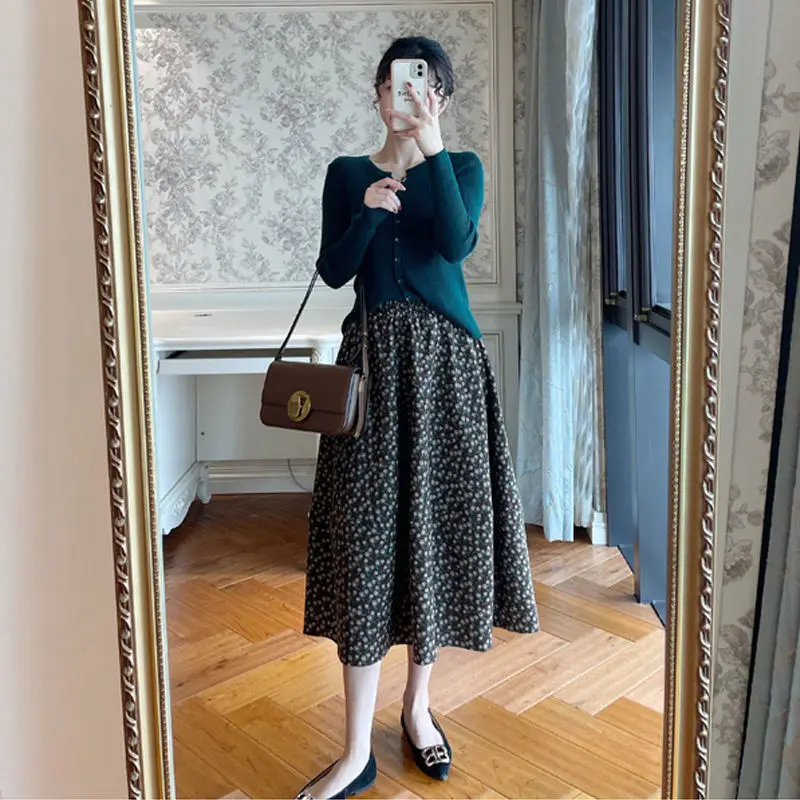 

2024 Women Spring Autumn Elegant 2 Pieces Dress Sets Female O-neck Knitting Coats + Flower Print Midi Skirts Ladies Suits R646