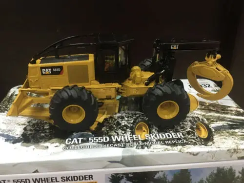 555D Wheel Skidder 1/50 Scale Model By DIECAST MASTERS DM85932