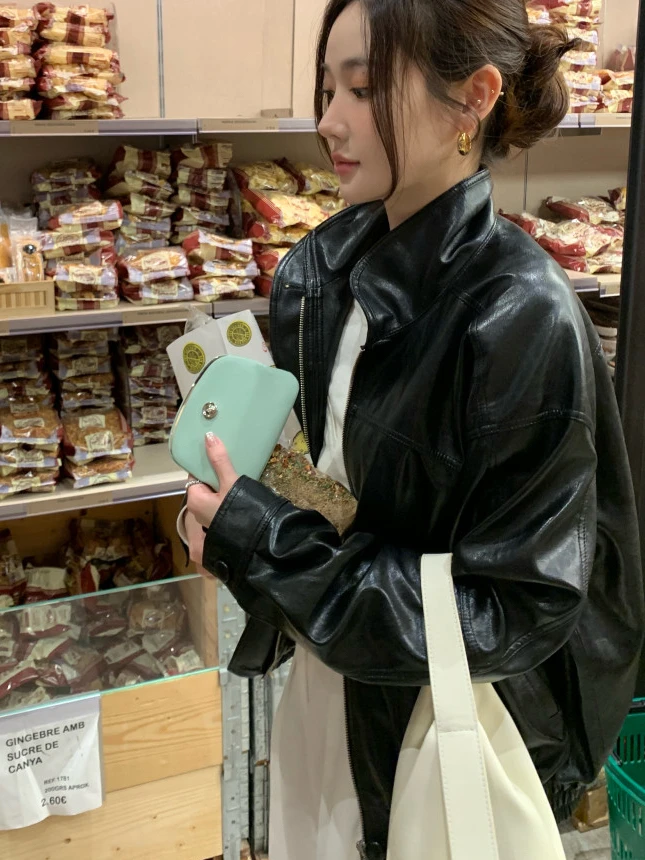 Retro Patchwork PU Leather Jaet Women's ort Sle Bla Faionable Spring 2025 Commute Wind Loose Fit Long Sve Zipper