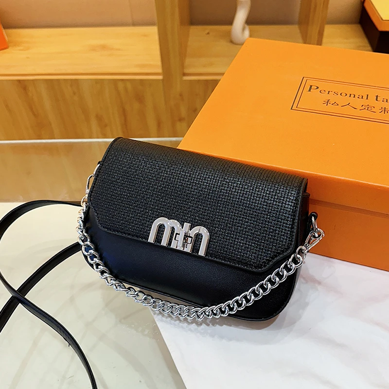 

Simple Yet Sophisticated Vintage Clutch Bag With Solid Color And Letter Logo For Casual Elegance