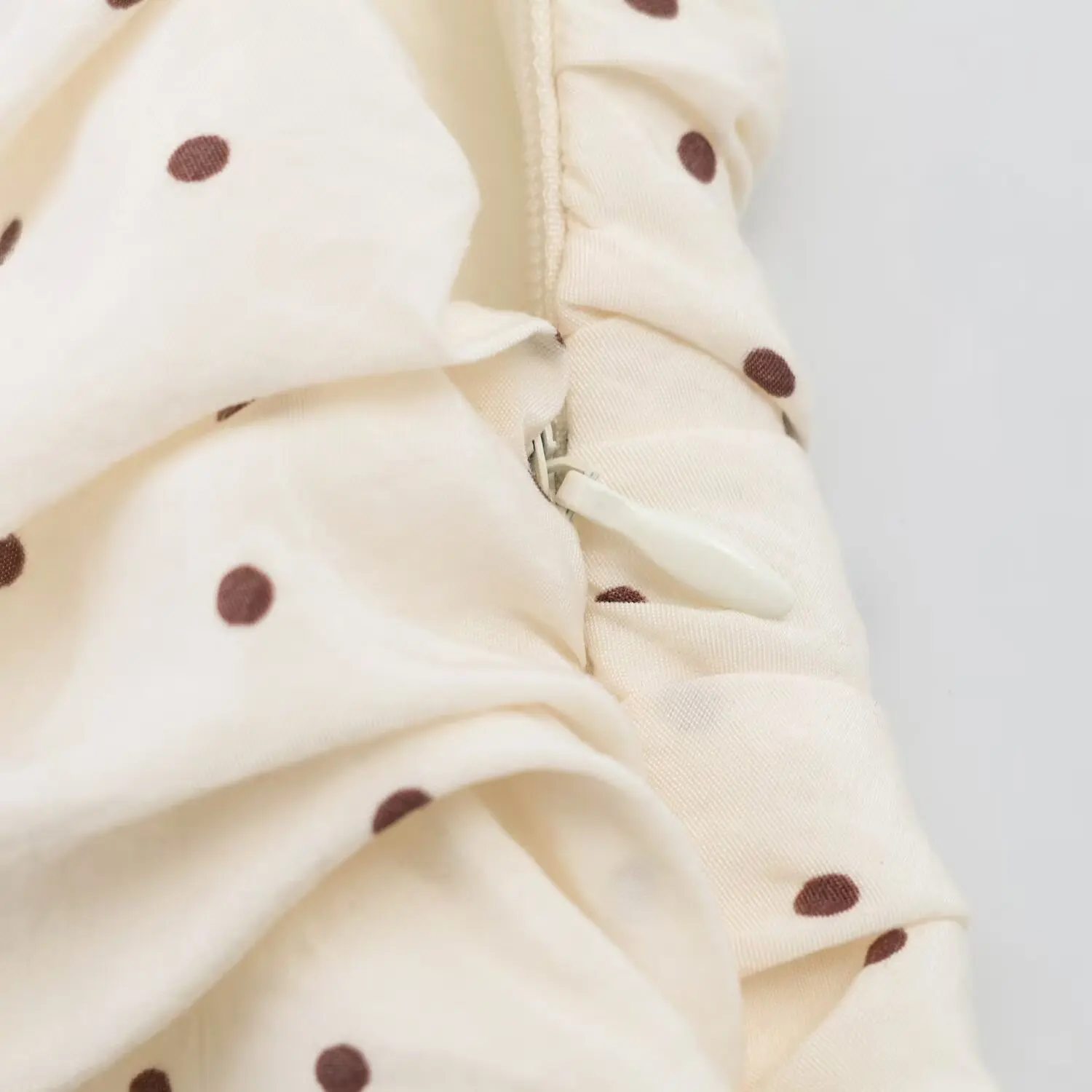 BSAY Neuer Beiger Gepunkteter Skort für Damen, Hochgeschnittener Plissierter Rüschen-Minirock, Sommerliche Lässige Strandshorts mit Futter – Detail 9