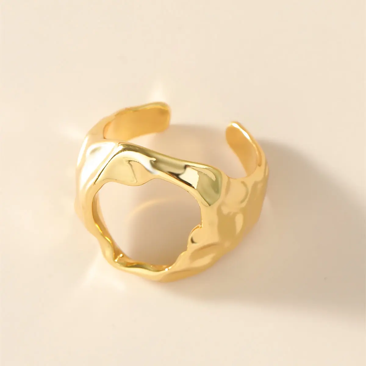 

Fashion Light Luxury Simple Temperament Premium Sense Niche Chemical Titanium Alloy Ring Women's Party Activity