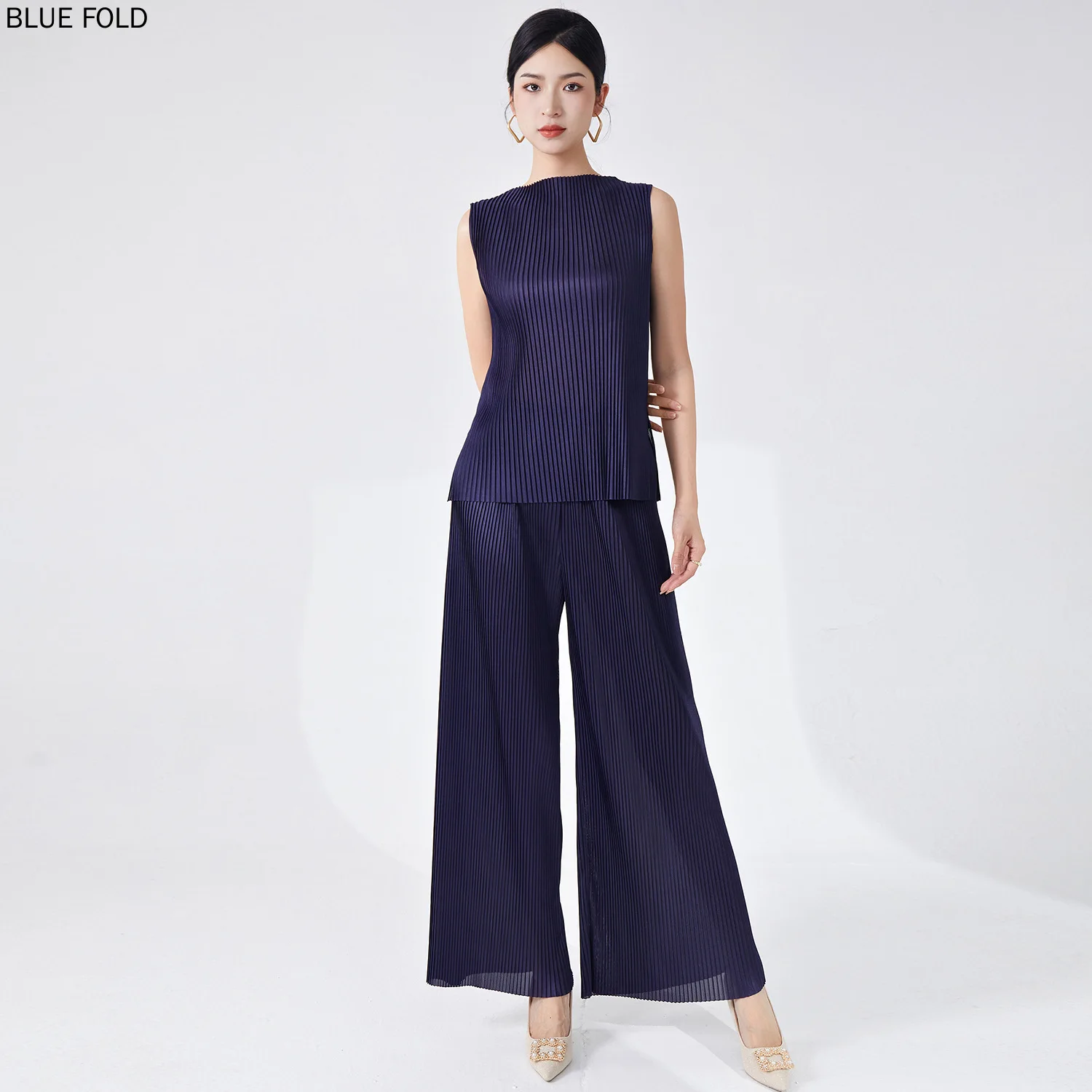 

MIYAKE Pleated Two-piece Suit Summer Wear Female Temperament High-end Temperament Versatile Commuting T-shirt and Trousers Set