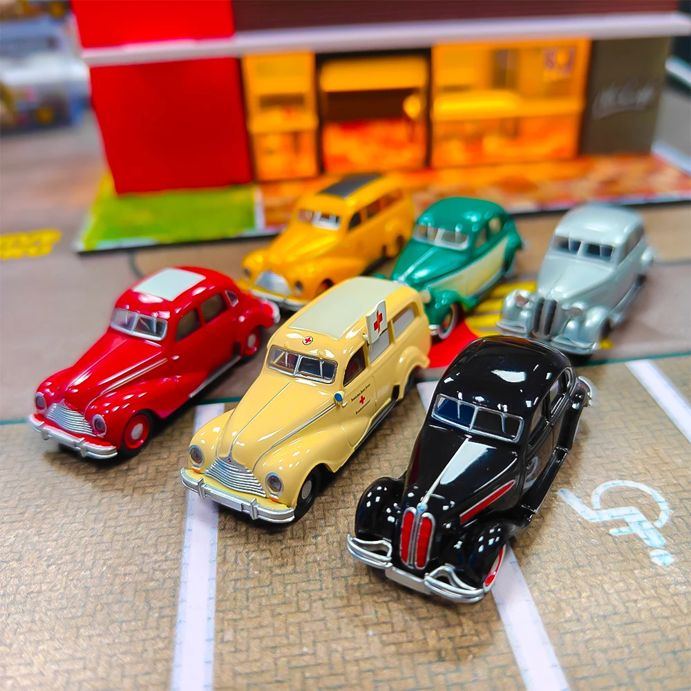 

2pcs 1/87 HO model car 326 340 Kmobi DRK Deutsche Post dunkelrot Diecast（Random）
