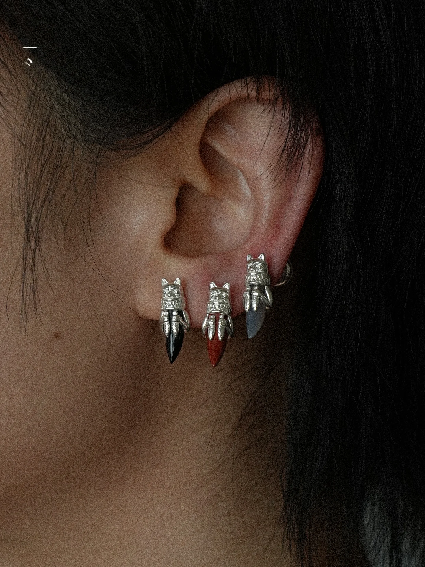 

Artistic Pure Silver Small Earrings New Arrival Museum Series YIYU Tooth Beast Silver Jewelry Fashionable Gift