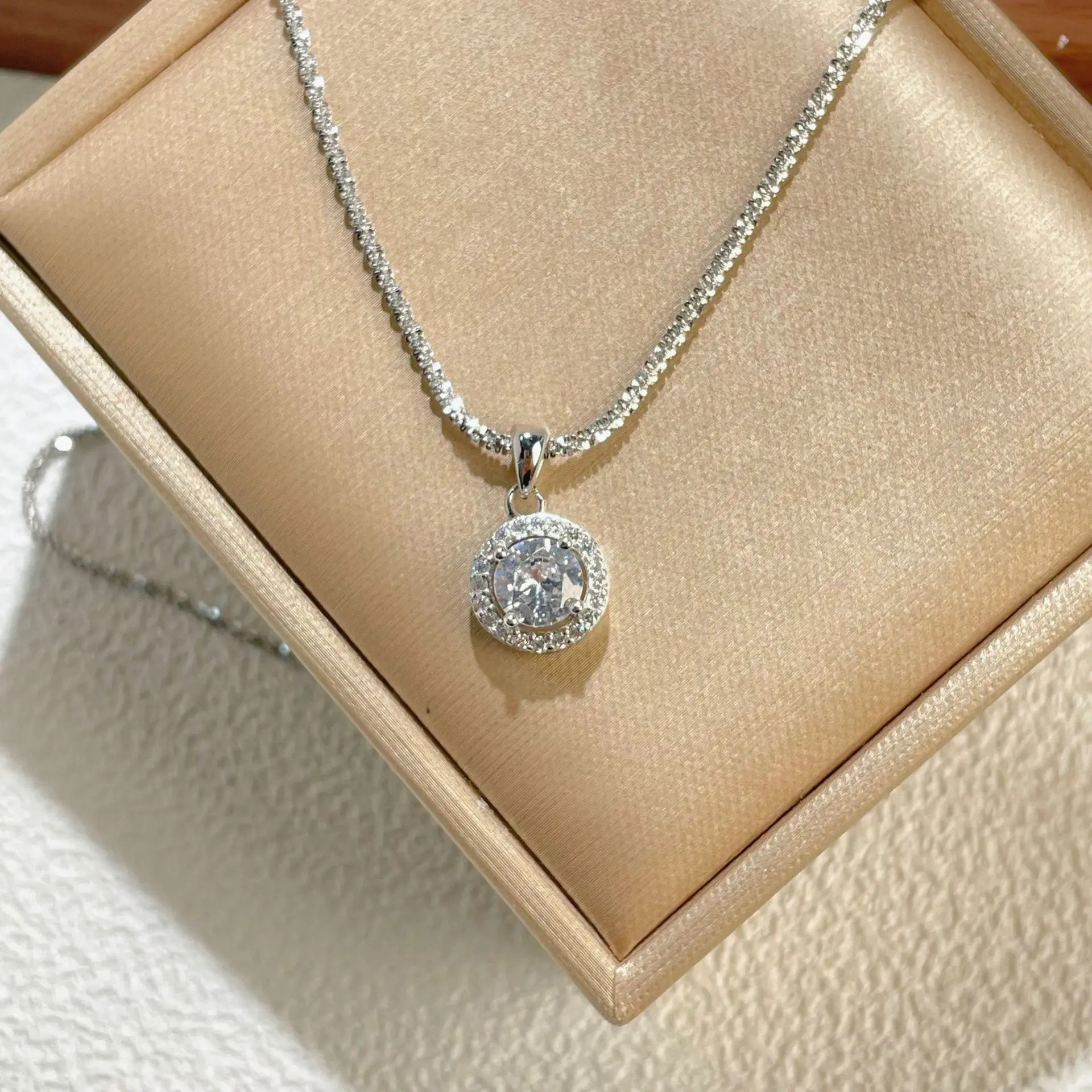 النمط الأوروبي والأمريكي تألق حقيبة مستديرة الزركون قلادة عصرية متعددة الاستخدامات سلسلة الترقوة المتقدمة #4