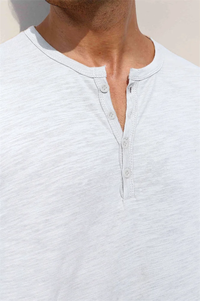 Herren-Baumwoll-T-Shirt, modisches Knopf-Design, atmungsaktiv, einfarbig, kurzärmelig, Henley-Ausschnitt, Tops, schmale Passform, gemütliche männliche Freizeit-T-Shirts – Detail 15