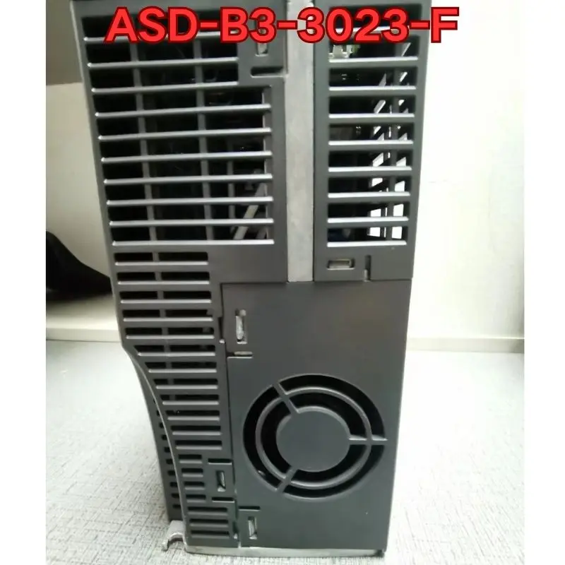 

Бывший в употреблении тест функции сервопривода ASD-B3-3023-F нормально. Гарантированное качество. Новейшее предложение 2026 года.