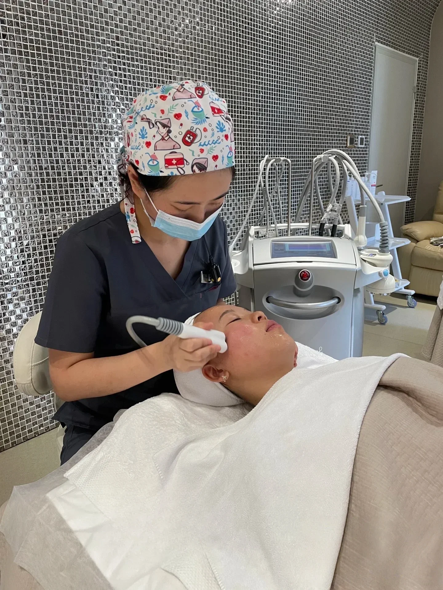 

Аппарат Venus Legacy для коррекции фигуры и лечения целлюлита, портативный, с радиочастотной и оригинальной кавитационной технологией