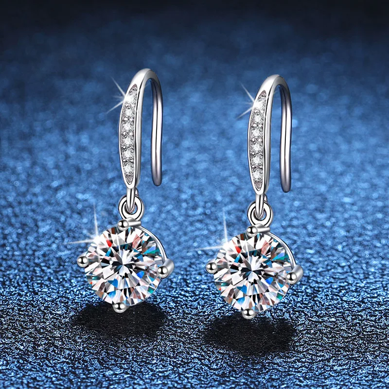 

18K platinum diamond earrings 50 points D color moissanite simple classic four prongs plated PT950 platinum ear hook earrings