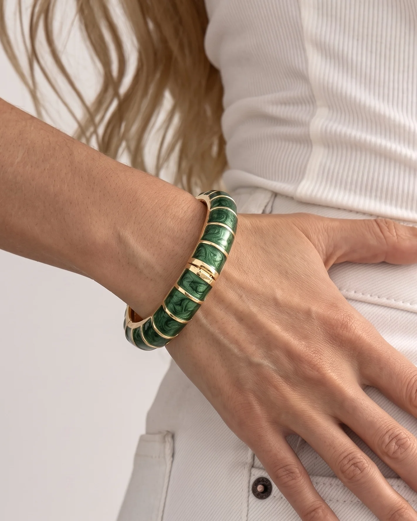 1 piece of green swirl enamel design spring bracelet, vintage fashion jewelry, suitable for women's daily wear, parties, and as a jewelry gift