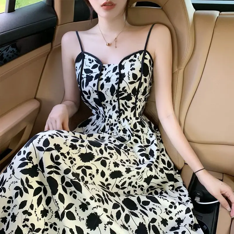 

2024 Women's Summer Pullover One Line Neck Spliced Retro Floral Zipper Folds Fashion and Elegant Waist Strap Sleeveless Dress