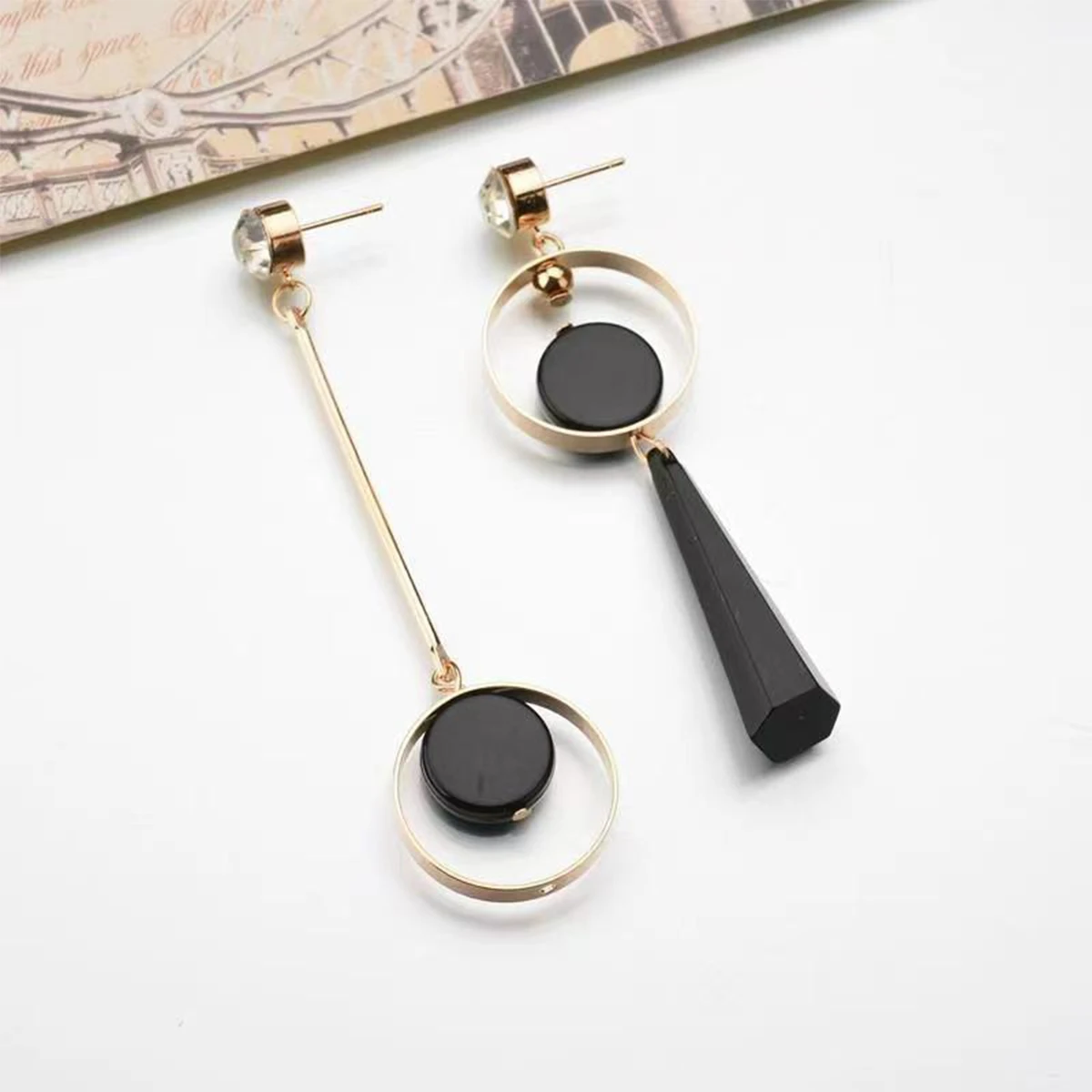 Fashion Korean Girl Personality Asymmetrical Earrings Metal Geometric Simplicity Thousands Of Strange Female Earrings Hot