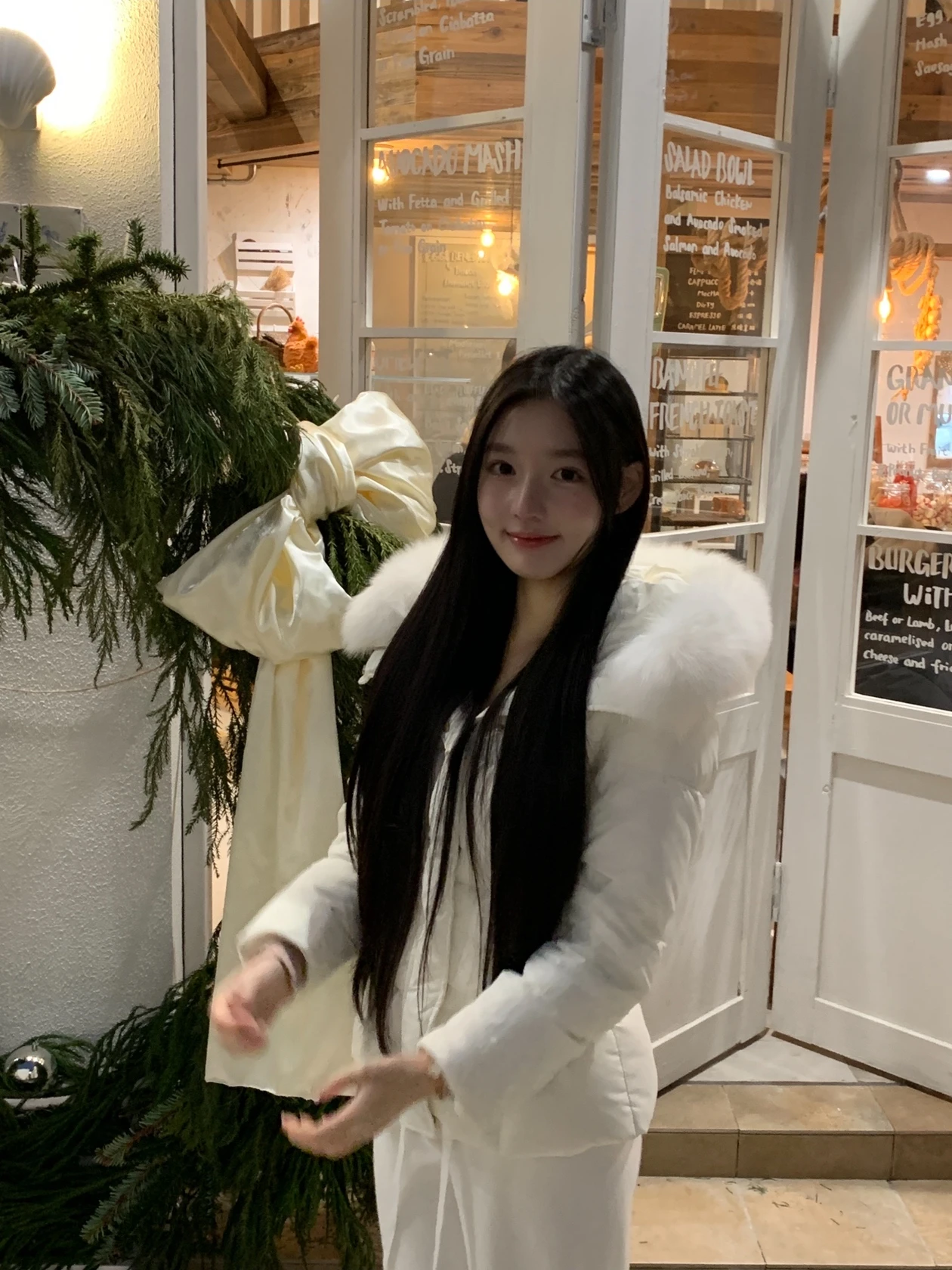 

Korean Sle Women's down Jaet with Fur Collar And Waist-Cinching White Du down Cozy Warm Long Sve Coat