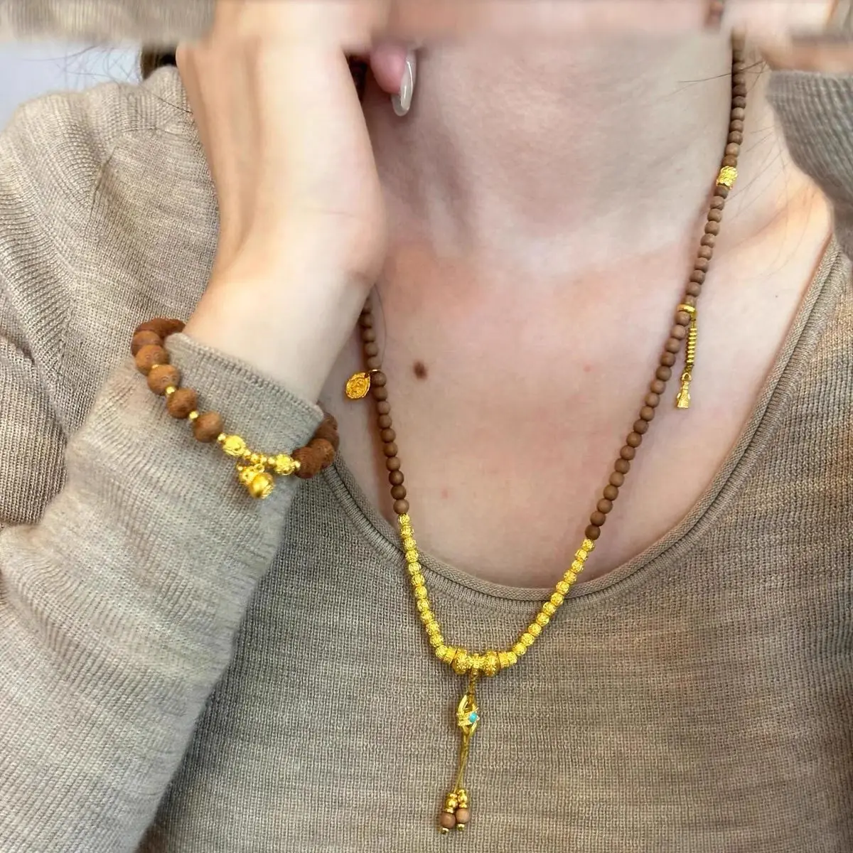 natural-indian-old-mountain-sandalwood-beaded-sweater-chain-ancient-gold-yellow-gold-vietnamese-sand-gold-wenwan-bracelet