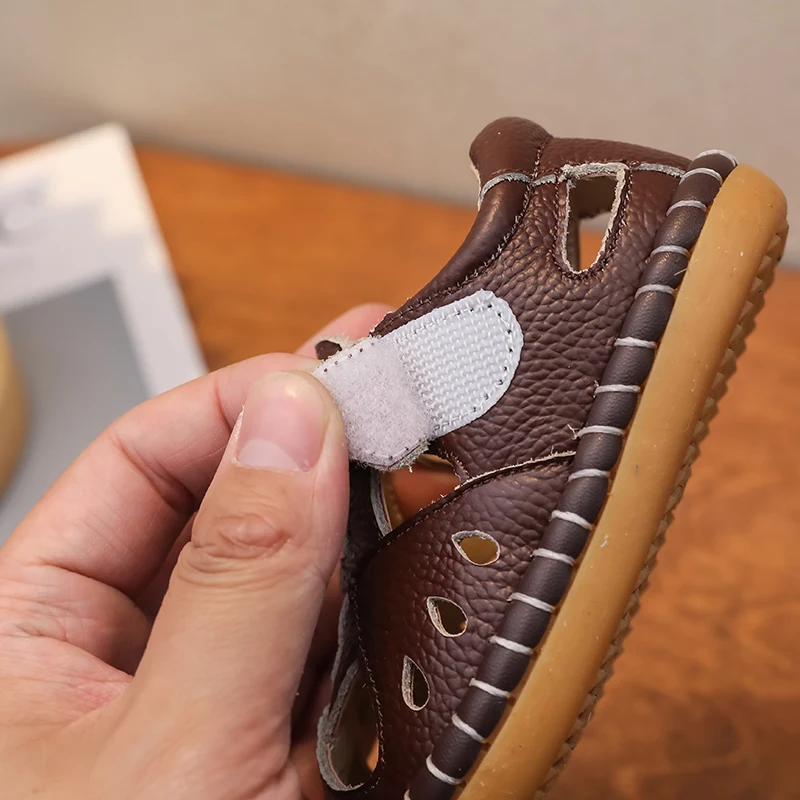 الصيف الأطفال صنادل شاطئ طفل الفتيات الفتيان الصنادل الجلدية الأصلية المضادة للتصادم الرضع حذاء طفل صغير لينة وحيد أحذية أطفال